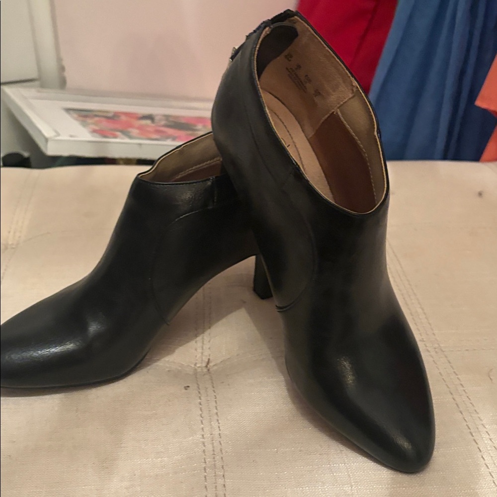 Life Stride Black Leather Booties
